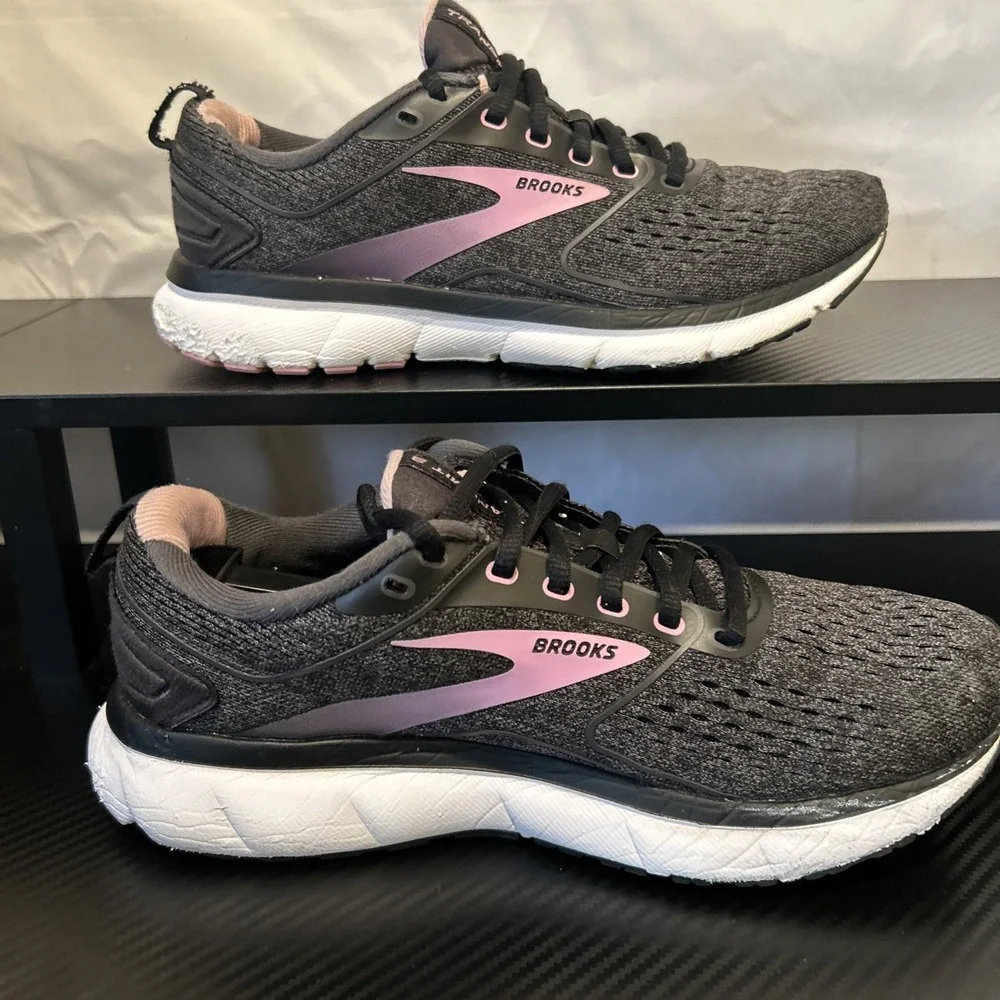 Brooks Transmit 3 Women's SIZE‎ 8.5 Medium Gray Mesh Lace Up Running Shoes